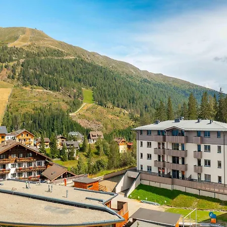 Penthouse In Near Slopes Apartment *